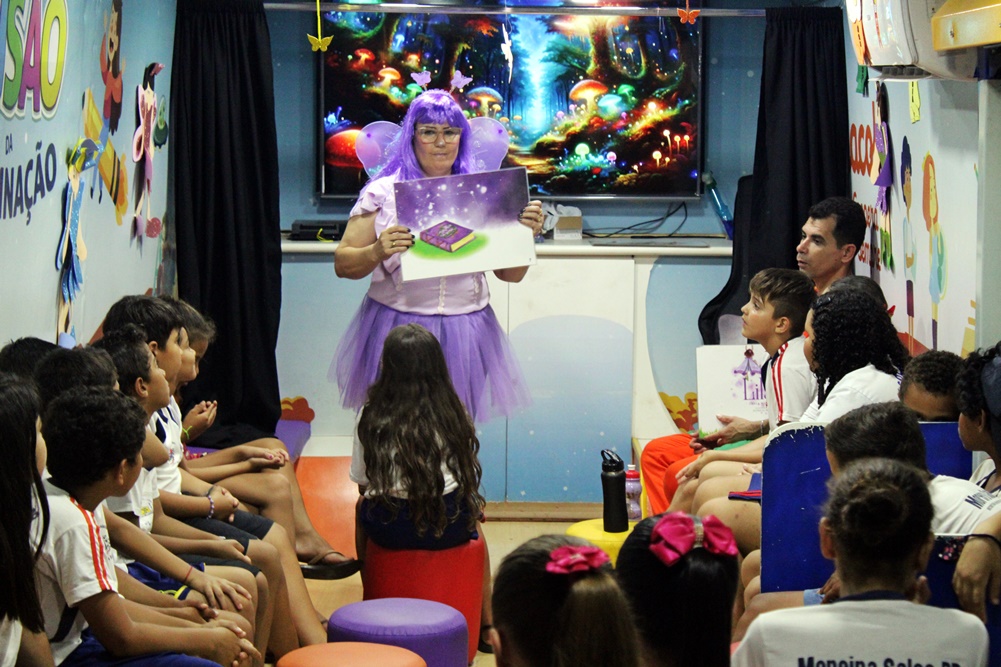 Projeto da Copacol “Busão da Imaginação” leva histórias e diversão aos alunos da rede municipal