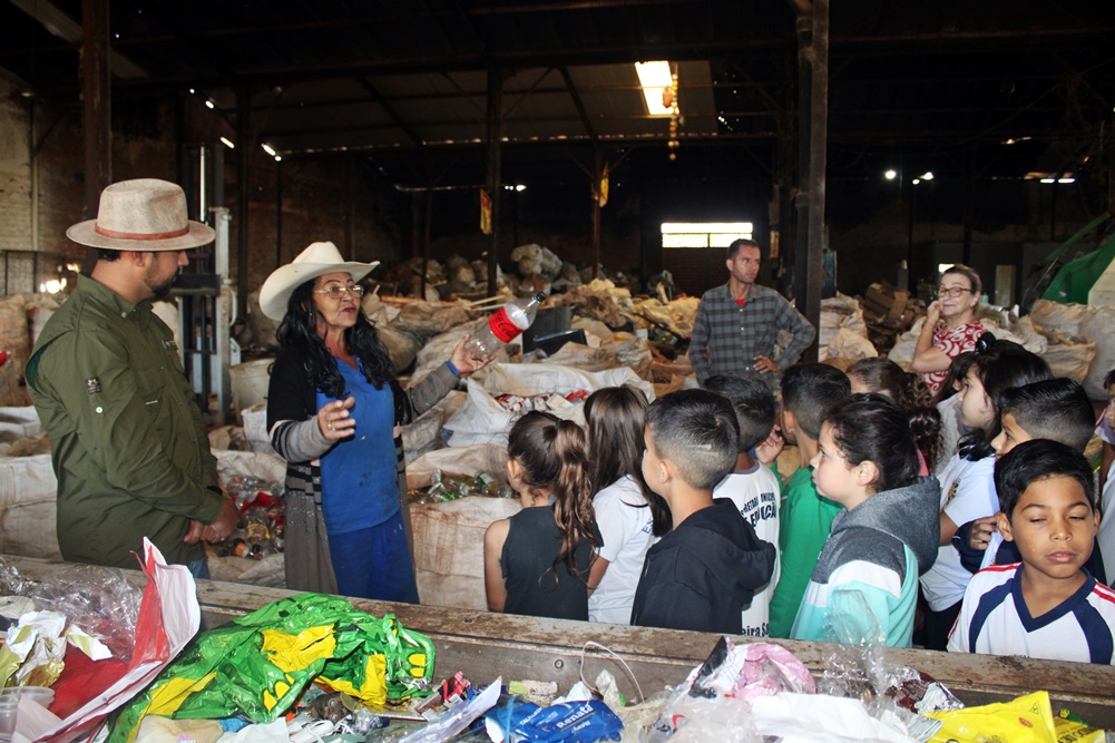 Alunos da Rede Municipal Aprendem Sobre Reciclagem em atividade especial