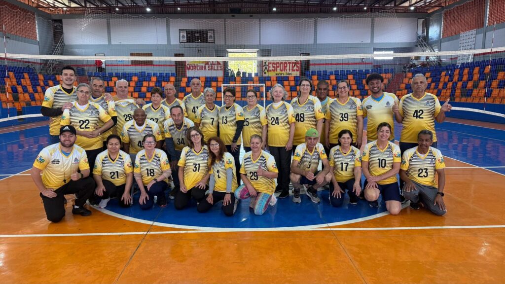 Entrega de uniformes incentiva a prática esportiva entre idosos em Moreira Sales
